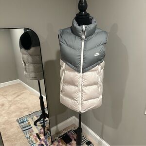 NWT SZS: Nike Storm-FIT Gray Bone Puffer Vest NSW Tech DR9617-084; Mens Small
